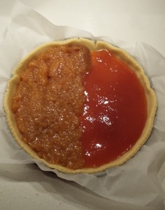 riempi la frolla con la marmellata