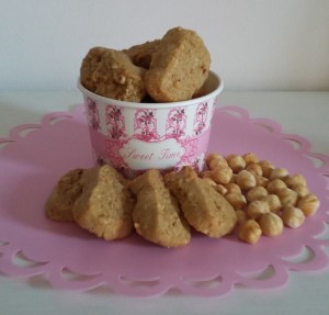 biscotti alle nocciole e caffè