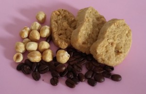 biscotti alle nocciole e caffè