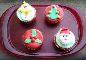 cupcake alle nocciole con soggetti natalizi