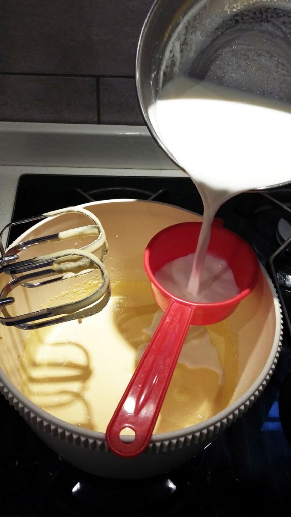 aggiungere il latte a filo