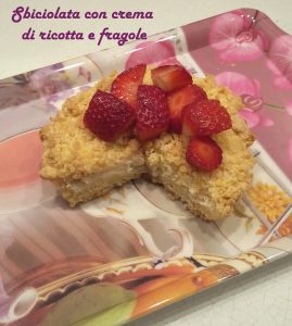 sbriciolata con crema di ricotta e fragole