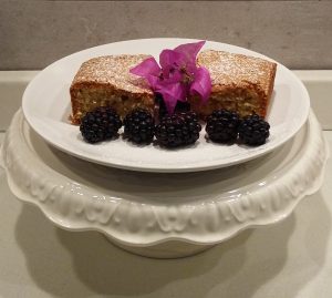 torta solo albumi e more su alzata